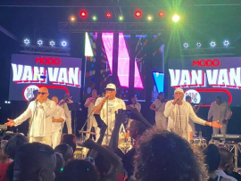 Aquí el que baila gana, y permanece, como Van Van por 54 años