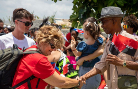 Santiago recibe a amigos de Cuba que celebran a Fidel
