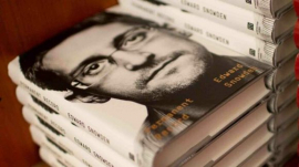 Edward Snowden obtiene el pasaporte ruso