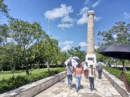 En Santiago de Cuba X Simposio Radial Maceísta