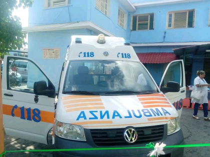 Entregan en Santiago de Cuba Ambulancia donada por la Asociación Filorosso, de Italia 