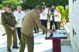 Rindieron tributo al Comandante del Ejército Rebelde Julio Camacho Aguilera, Raúl Castro y Díaz-Canel