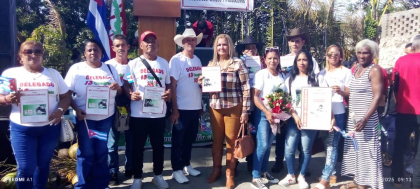 Reconocen a organización campesina y labriegos de San Luis en acto provincial por el 17 de Mayo