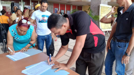 Santiagueros firman por la Patria y por nuestra bandera "que no ha sido jamás mercenaria"