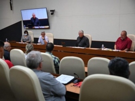 Presidente cubano evalúa los preparativos para el inicio del curso escolar