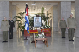 Rindió Raúl Castro homenaje póstumo a Ramiro Valdés 