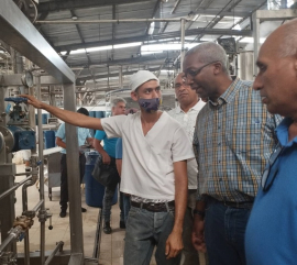 Intercambia Queipo Ruiz con actores globales de la economía y experiencias de la empresa mixta "Tropical Contramaestre"