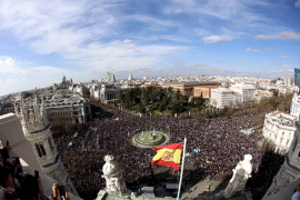 Miles de españoles salen a las calles para defender la sanidad pública