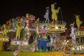 Hoy en Garzón “Santiago, fantástica ciudad en alborada”… y en carnaval Esperando el 26