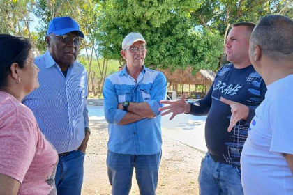 Chequeó Valdés Mesa producción porcina y agrícola en Artemisa