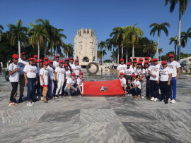 Delegados santiagueros al XII Congreso de la Juventud honran a próceres de la patria