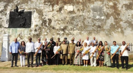 Entregan Réplica del Machete Mambí del Generalísimo Máximo Gómez a intelectuales y artistas cubanos