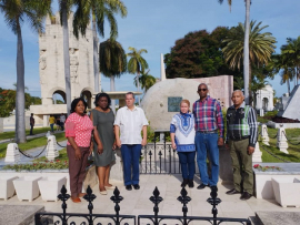 Rinden Homenaje los miembros del Secretariado del Comité Central y máximas autoridades de la provincia a los próceres de la patria en el Cementerio Santa Ifigenia